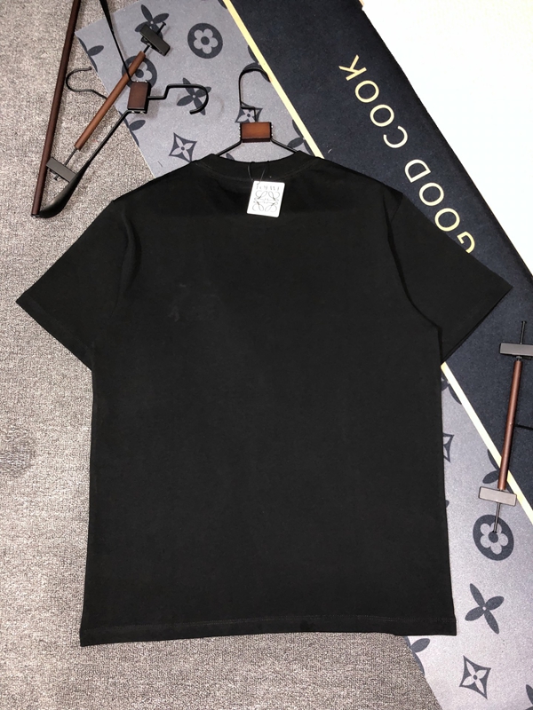 ブランドTシャツ着用イメージ